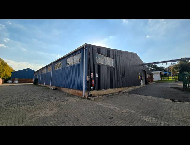 1,499M² WAREHOUSE TO LET IN EASTLEIGH